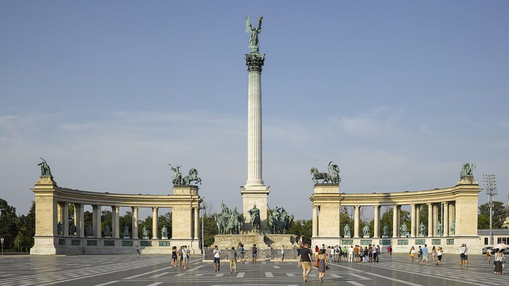 The impressive Heroes' Square